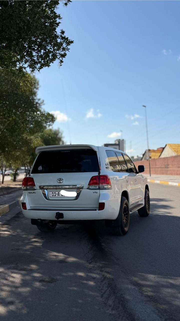 لاندكروزر (2011) ستيني ✅
ماشية 204 ألف كم حقيقي
(2011ستينيه
((محرك وكير مكفول))✔️
فول مواصفات، معروفة مواصفات الستيني
السيارة مجهزة تجهيز بر كامل

الإضافات:
 • السيارة عليها سبيسرات تعلي
 • عليها تخم ويل برايد
 • تخم ويل شاهين 2025
 • عليها بلوجكترات أمامية
 • عليها لدات جانبية وخلفية
 • بلوجكتر خلفي
 • جهاز كارمن GPS
 • وغيرها من الإضافات

السيارة موجودة كل أغراضها البلادية 
تريدها هيج، تريدها أرجعها لك بلادي عادي

السيارة بيها جاملغ مبدل
وبراغي باب مفتوح
والسونر مبين بالمنشور

السعر:
🛑 السعر على وضعها وصرفها: 315 ورقة
🛑 السعر على وضعها البلادي: 305 ورقة
وبيها مجال شي بسيط

رقم بغداد — باسمي السيارة 
📍 العنوان: بغداد / شارع فلسطين
📞 للاستفسار: ***********
