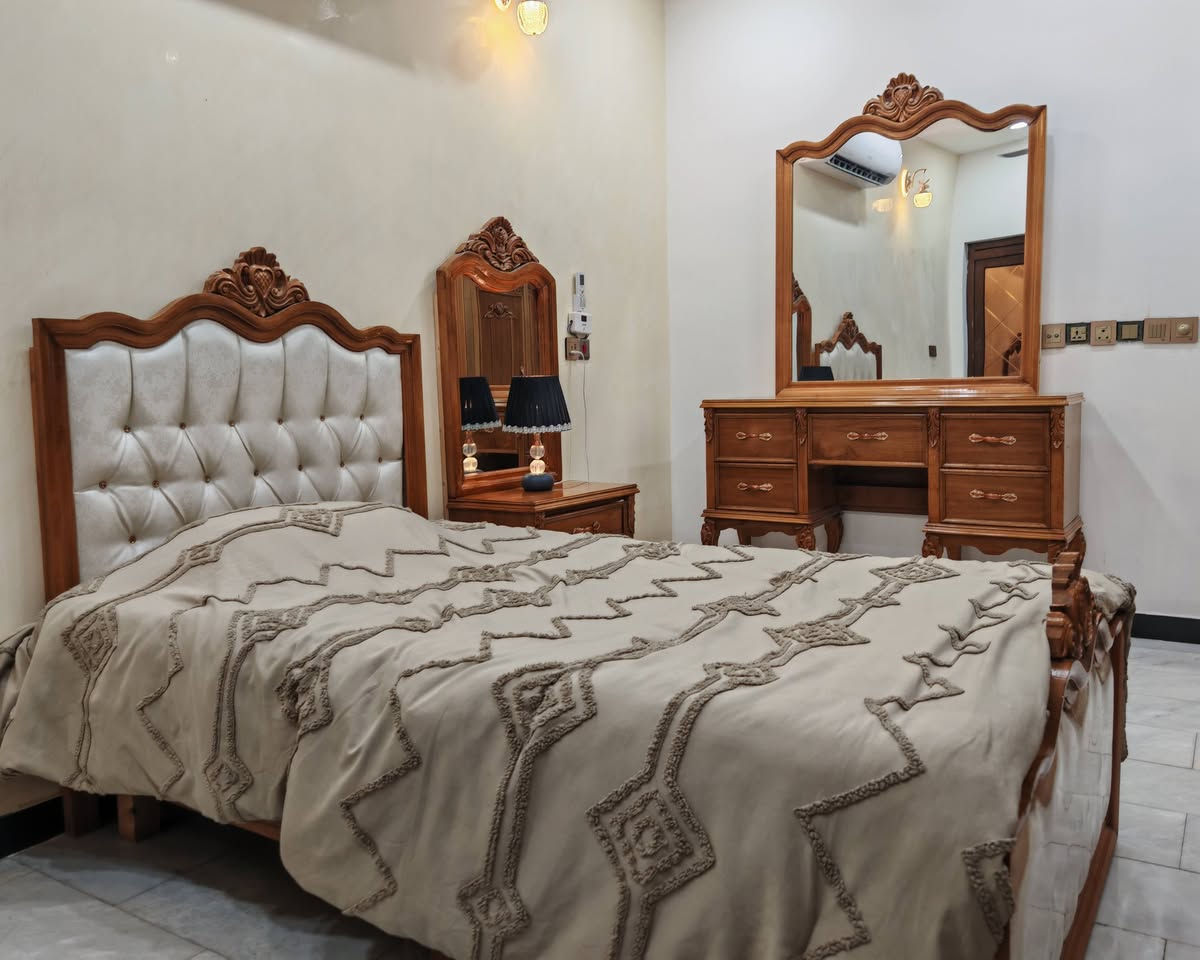 غرفه اخشاب
كنتور اربع ابواب
ميز تواليت 
سرير نفر  ونص قياسه 120*200

الغرفه صاج عراقي تفصال درجه اولى ثكيله تكمه
السعر 1200 وبيها مجال بسيط 
للاستفسار ***********
