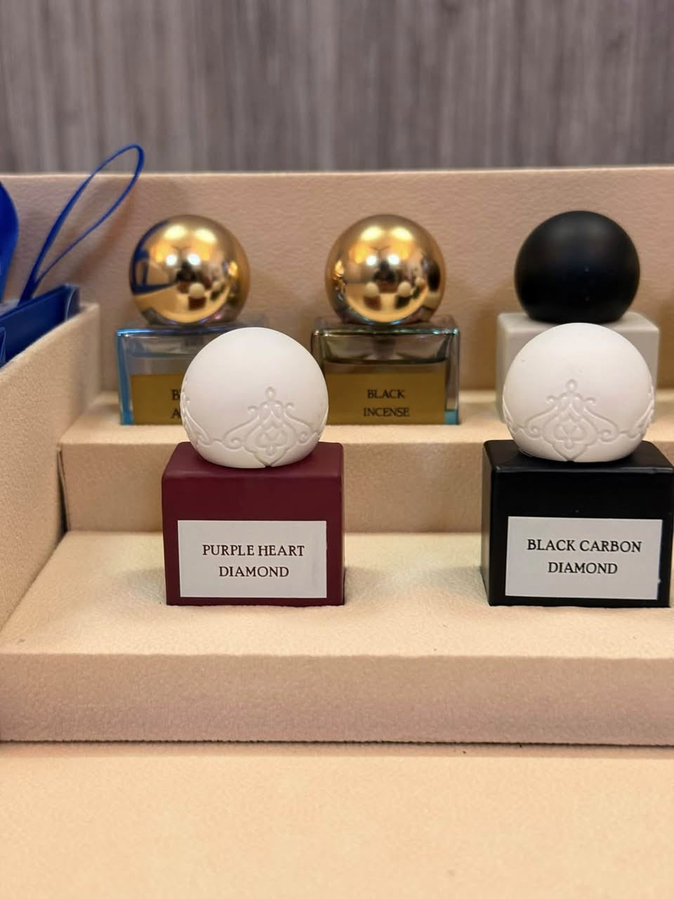 عطر IBRAQ DIMOND COLLECTION بيه 10 عطور ووحده احلى من الثانيه جديد كلها كبس وياها ظروف للهدايه سعره 35 وعندي توصيل لجميع المحافظات للحجز واتساب ***********
