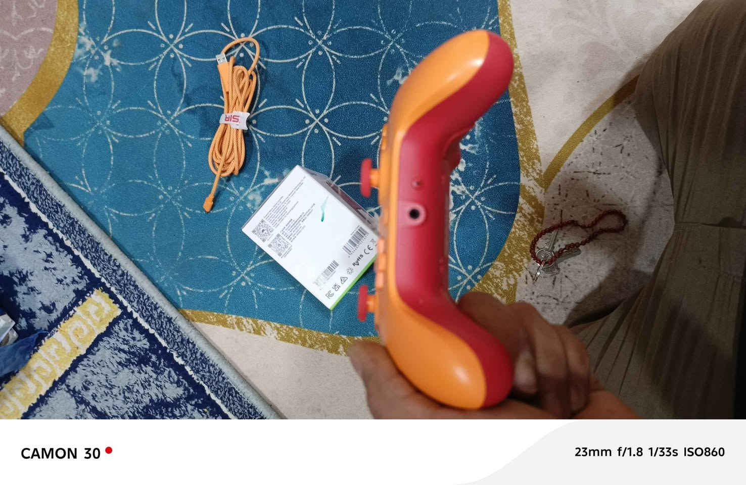 السعر 45الف
النجف شارع المطار القديم
هذا المنتج هو وحدة تحكم ألعاب سلكية GameSir G7 SE مصممة لأجهزة Xbox والحاسوب الشخصي. 
المواصفات والمميزات الرئيسية:
التوافق: تعمل مع أجهزة Xbox Series X|S، وXbox One، وأنظمة Windows 10/11. 
أعواد التحكم: مزودة بتقنية "Hall Effect" المغناطيسية لمنع الانجراف (Anti-drift) وزيادة الدقة. 
الاتصال: سلكي عبر كابل USB-C قابل للفصل بطول 3 أمتار. 
أزرار إضافية: تحتوي على زرين خلفيين قابلين للبرمجة (Quick-latch back buttons). 
الصوت: مخرج صوت 3.5 ملم لتوصيل سماعات الرأس مع زر لكتم الميكروفون. النجف, العراق


**إذا كنت صاحب هذا الإعلان وتريد حذفه لأي سبب، رجاءا أرسل رسالة إلى الدعم الفني**