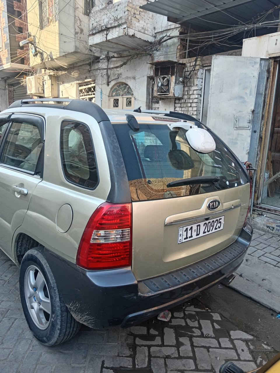 السلام عليكم من رخصة الإدارة المحترمة كيا سبورتج موديل ٢٠٠٧ رقم بغداد نكليزي تحويل مباشر السياره كاهزه من كلشي بيها ضربه تكمه مصبوغه عام ٤ سلندر حجم المكينه ٢٠٠٠ كير مكينه تبريد كهربائيات مكفولات السعر ٨٣ وبيها مجال مكان السياره بغداد الكفاح قرب مستوصف الشيخ عمر رقم الهاتف *********** اسف على الإطالة

