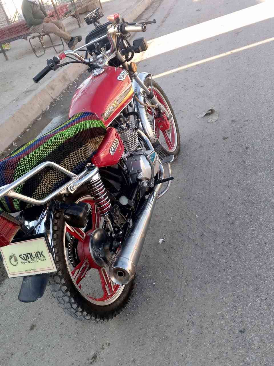 السلام عليكم موجود  موطور سيفان  للبيع 
موديل 22نضافه فول محرك ما مفتوح شرط 
كهربايات كلها شغاله منفيس كامل 
***********
