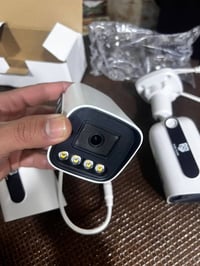 عدي ميز طعام خشب اصلي+3كراسي خشب +كامرات عدد اربعه جديد البيع لي يحب ي...