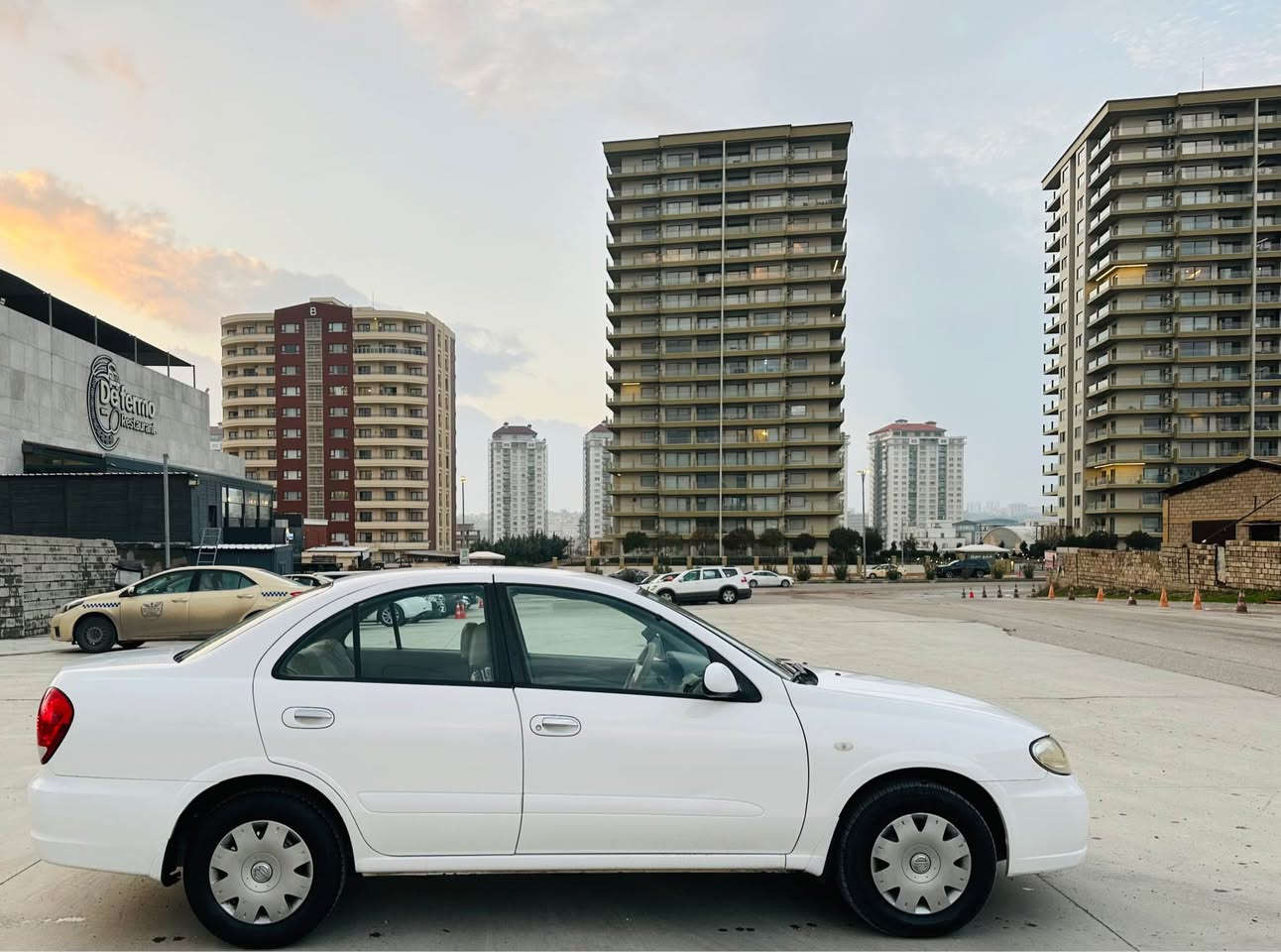 السلام عليكم شباب  اخوان  اكو هاي نيسان صني ياباني موديل ٢٠١٠ سياره الون اييض الثجي سياره ياباني اصلي 
شرط محرك كير مامفتوح ابد و شرط بدون صبغ و بدون تعديل بارد بدون تبديل سياره علي واضع شريكه شرط  سياره جديد مثل صوره ماشي سياره حقيقي ٢٦٠ الفكم 
سياره حلو موجود بسليمانيه  سعر ١١٧ بي مجال قليل 

اتليفون *********** هذا ره قم بي واتساب السليمانية, العراق
