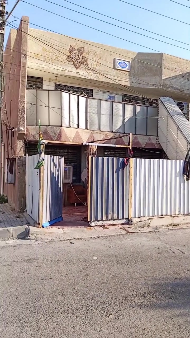 دار للبيع مساحة 100 مربع ركن 10*10 في منطقة ال5000 الالف خلف بدالة الاتصالات مباشرة ومقابل مركز العدالة
دار للبيع مساحة 100 مربع ركن 10*10 في منطقة ال5000 الالف خلف بدالة الاتصالات مباشرة ومقابل مركز العدالة
 يحتوي على ثلاث غرف نوم وحولي واستقبال ومطبخ وثلاث صحيات البيت جدا نظيف وموقع مميز كما موضح بالفديو 
للاستفسار ***********
السعر 124 مليون
