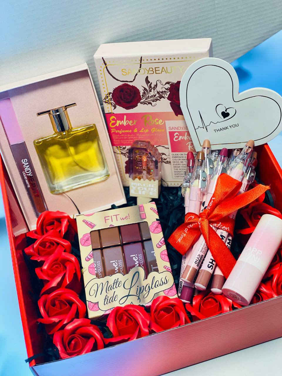 لأنها أميرة قلبك 👑❤️
دلّلها ببوكس عيد الحب الفخم المليان حب وتفاصيل تخبل 😍✨

عطر أنثوي راقي يفوح نعومة وجاذبية 💛🌸
ليب أويل + قلوسات مات بألوان تجنن حتى شفايفها تظل ملفتة 💄💋

ومحاط بورود حمر حتى الحب يكون واضح بدون كلام 🌹❤️
هدية مرتبة، أنيقة، وجاهزة حتى تخليها تبتسم من قلبها 💌💞

إذا تحبها صدك… هذا البوكس راح يحچي مشاعرك بدل ما تتعب بالكلام 😉

سعر البوكس 22 الف


**إذا كنت صاحب هذا الإعلان وتريد حذفه لأي سبب، رجاءا أرسل رسالة إلى الدعم الفني**