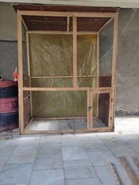 قفص خشب • ١٫٩٥×١٫٧٠م • مناسب للطيور