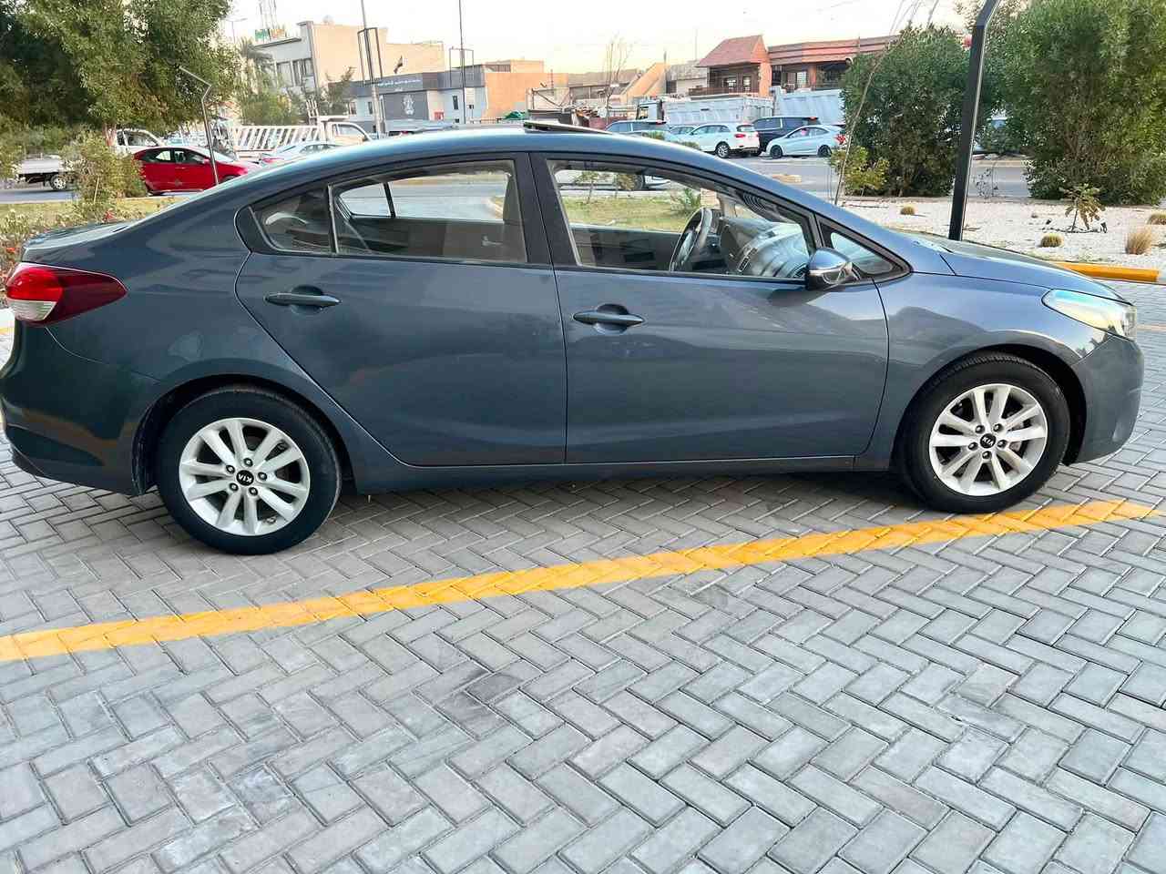 سلام عليكم كيا سيراتو موديل 18محرك 1600 بيها قطعتين صبغ جاملغ خلفي وباب خلفي وقبق صندوك مبدل نفس اللون كير محرك تبريد كله تمام رايدها 115 وبيها مجال مكاني بغداد حي الجهاد ‭***********‬
