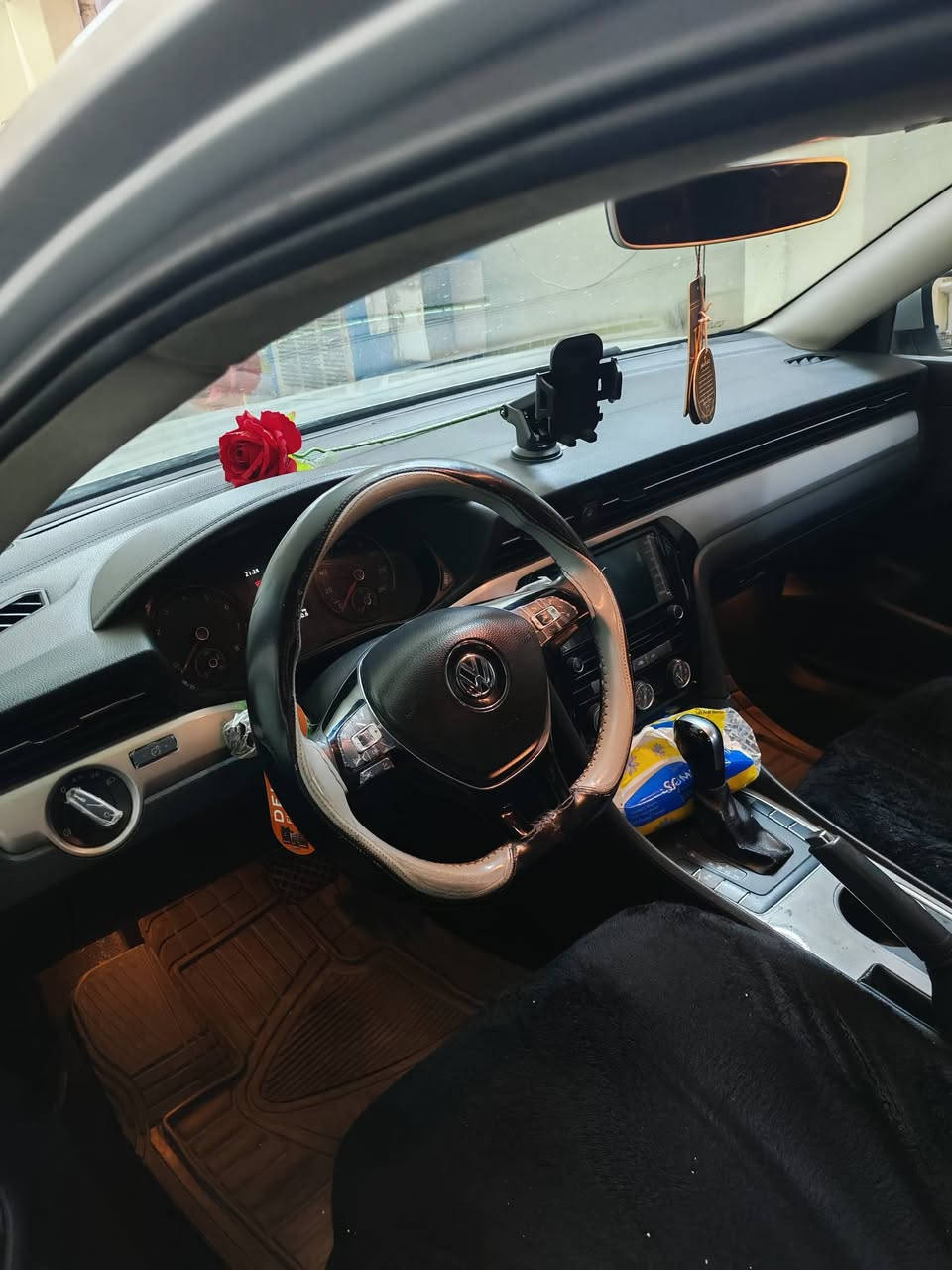 باسات موديل 2020 تكسي مطار 5 سلندر
رقم سليمانية
هزه و سنويه جديد
عليه ادامه كامله مابي نقص
بطاقة بانزين موجود
صبغ حزام فقط تعديل بي بارد
السعر ١٣٥ 
***********
مكان. طوز. كركوك
