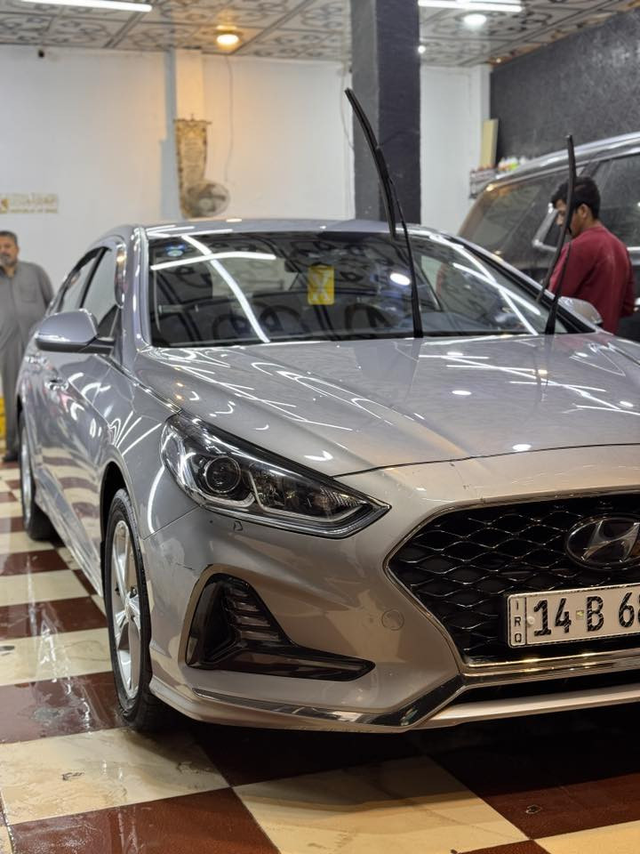 السلام عليكم سوناتا وارد كوري  بيها منضومه غاز بلاديه مديل 23 سياره جديده شوف العين ما ناقصها شي تخم تيارات شادلها ما صار هواي كفاله عامه السياره فول مواصفات عده الفتحه لل تواصل / *********** 
السعر 205 ورقه و بيها مجال قليل
