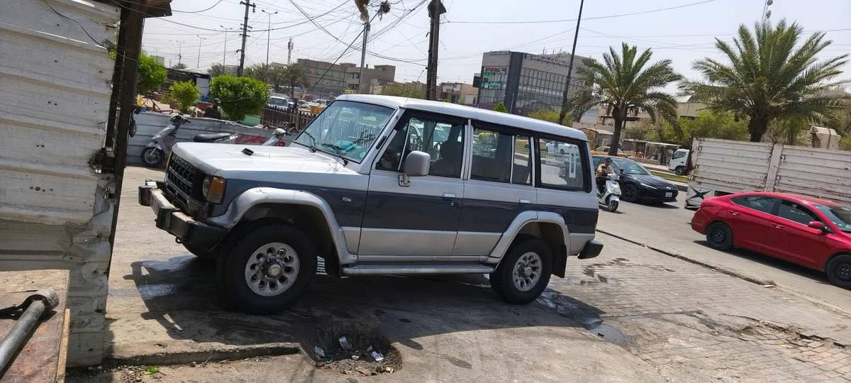 السلام عليكم سياره كالوبر للبيع مديل 1993  
مكينه ففتي اربعه دسك بريك تخم كشنات  2000 تبريدها بي نقص بسمي تحويل ثاني يوم رقم الهاتف ***********  العنوان بغداد بوب الشام السعر 53 وبيها مجال 🤎!
