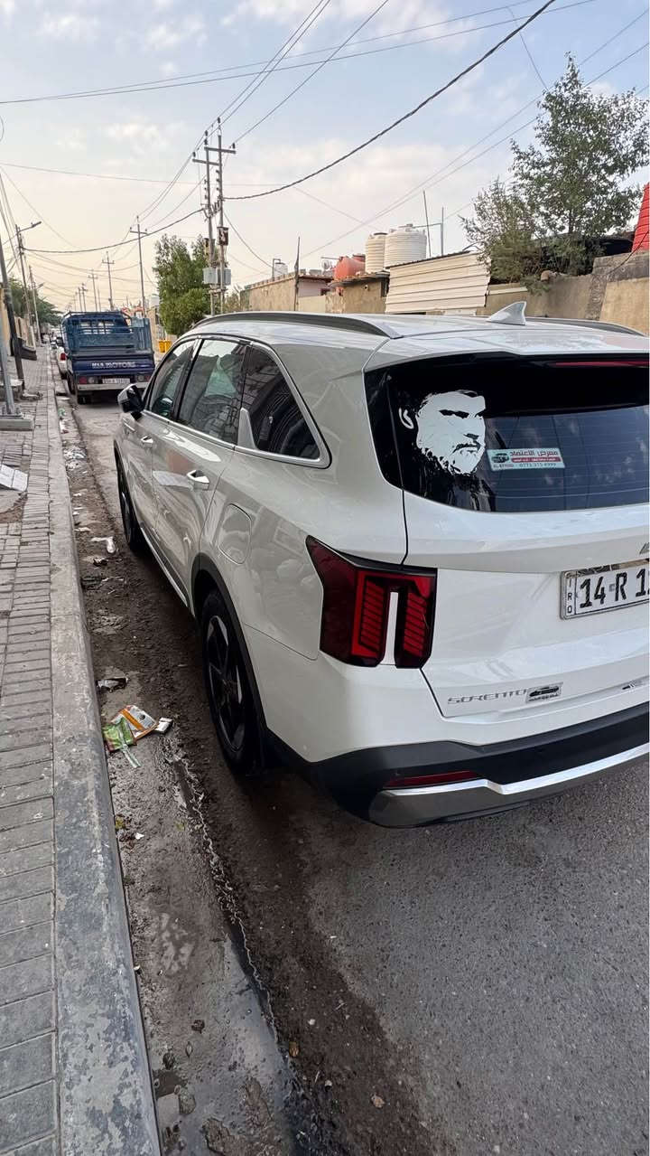 كيا سورنتو  2024 بصره خليجي استخدام شخصي كفاله عامه ماعدا شخط وطعجات خفيفه بالبابين موضحات بالصور
مواصفات قماره حديد 
بصمه  + تشغيل عن بوعد 7 راكب + كشن 2 كهرباء 
3 قطع تبريد بردات خلفيه.    جنطه كهرباء 
شاحن موبايل.   سايد بريك بصمه 
محرك V6 حجم  3500 وضع الشركه 
السعر 305
ماشيه 42000
البصرة القبله السوق الكبير ***********
‎ ‏ البصرة, العراق
