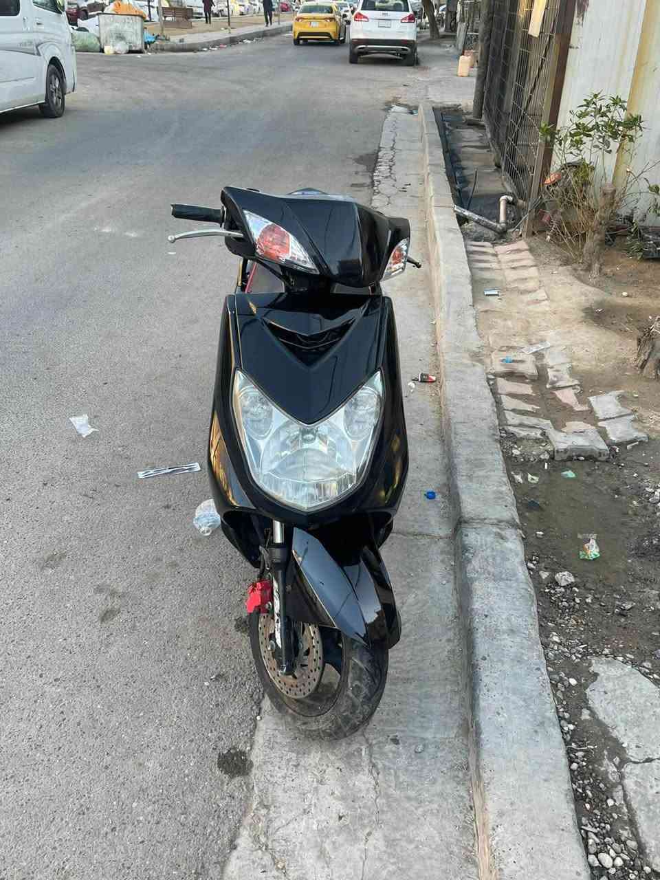 سكنس فحل نوزل ياباني قبق نفخ خطين  ستاند كهربائي دراجه  نضيفه مكفوله من كلشي فقط شاشه السرعه واكفه وشخوط خفيفه كلش بالكڤر الصفح سرعه معدل نكره سلڤ بكل وقت تعاي يمي افحص وشوف السعر 750الف وبيها مجال بسيط 
المكان بغداد الكراده 
رقم التلفون : *********** بغداد, العراق
