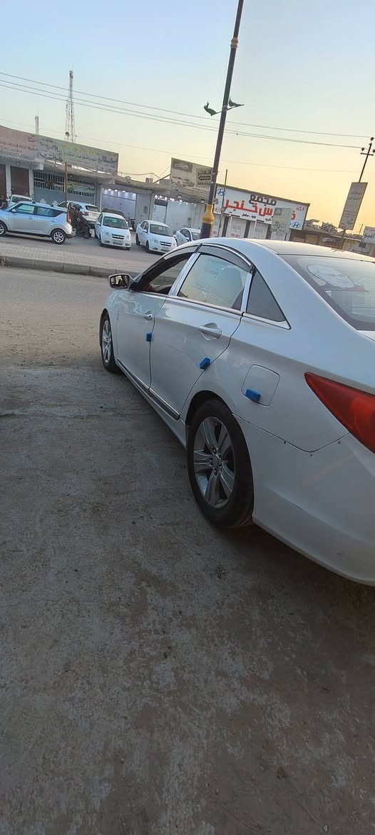 سوناتا 2010خليجي  2400مكينه دوش
سونيه 30 مكينه كير مكفولات كشره شوف العين 
راعيه مداور يريد 80بيه بي مجال مكاني كحلاء 
***********
