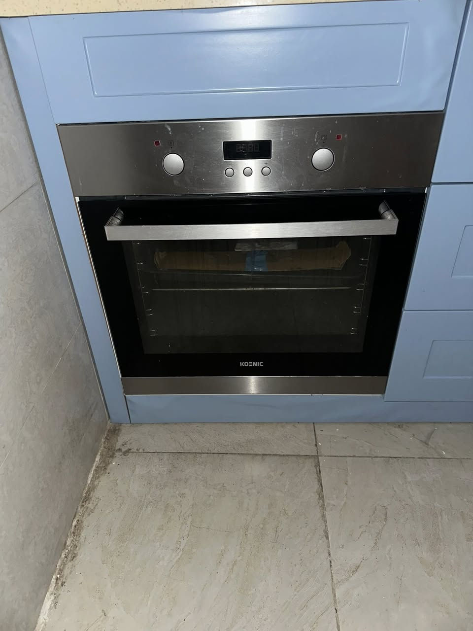 عندي أغراض مستخدمة بحالة ممتازة للبيع 
كاونتر تفصال تركي 
طباخ 
فرن كهربائي 
ساحبة 
براد فلاتر 
مكاني بغداد شهداء البياع شارع السوق رضا 
للتواصل الاتصال على الرقم *********** متوفر واتساب
