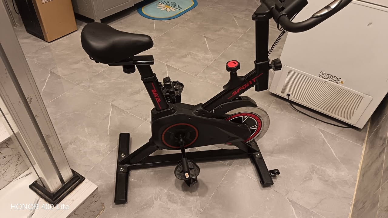 بايسكل رياضي يتحمل الوزن 150 كيلو جديد استخدام اسبوع فقط موضحه قدامكم كل تفاصيله بي شاشه تبين كل تفاصيل التمرين يبين لكم شكد اتمرنتوا ونبضات قلبكم والسعرات اللي خسرتوها السعر 125 للشراي بي مجال مكاني البوعيثه مجمع  شواطئ دجله قرب صيدليه بسمه الحياه
***********
