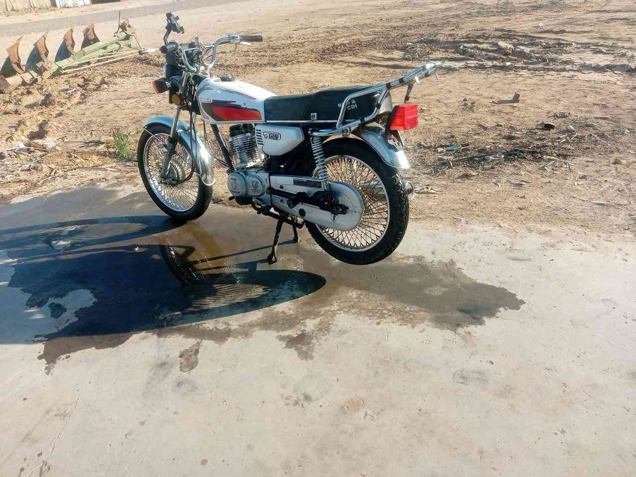 السلام عليكم دراجه للبيع موديل 20  دراجه كامله كلها  للبيع او مراوس  ايش عندك نزل هذا رقمي ‏‪***********‬‏ مكان الدراجه ديوانيه قضاء السدير على السياحي
