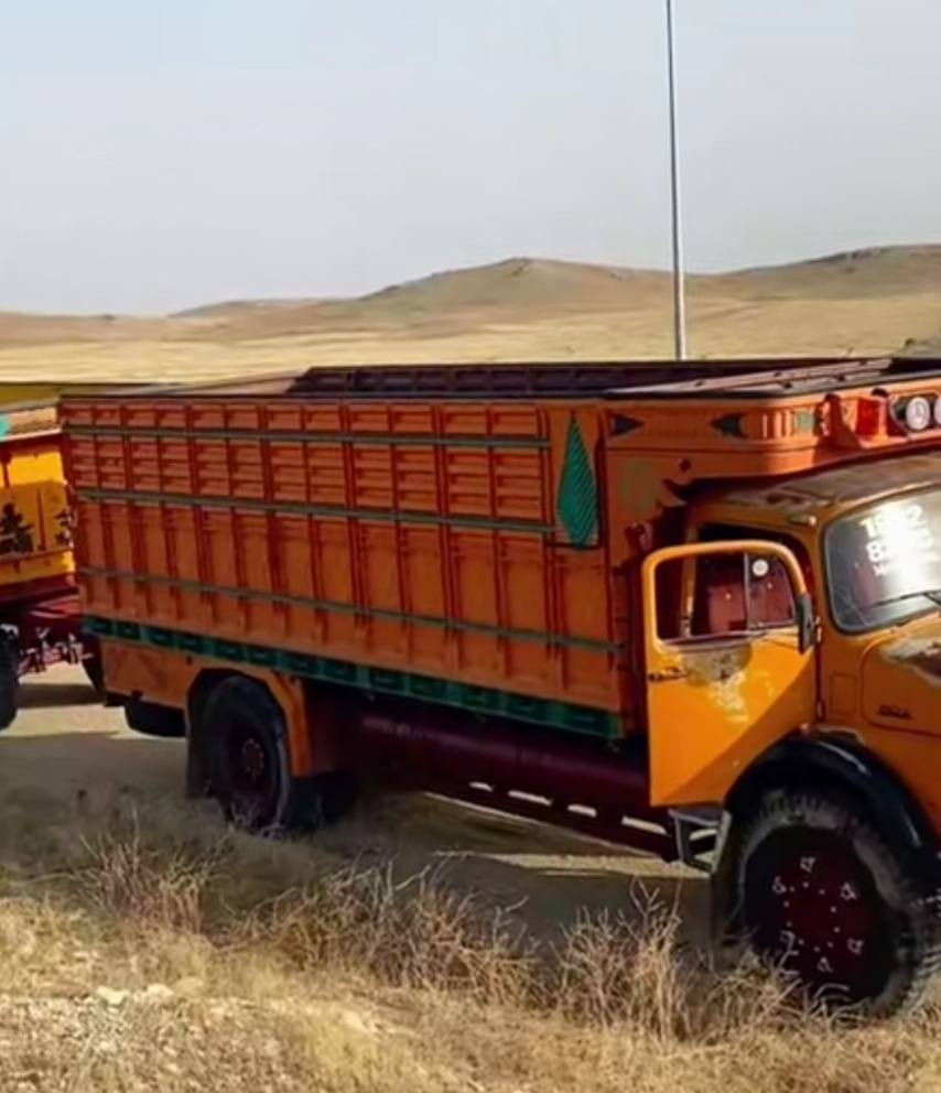 السلام عليكم بدي  مارسدس  للبيع مسعجل جديد معنى الكلمه لا تدريج لا خيسان السعر 5000  ملاين قفل  عنوان ربيعه الياخذه جيبه  له  الموصل الموشراي لايخابرني الله يرحم والديك ***********
