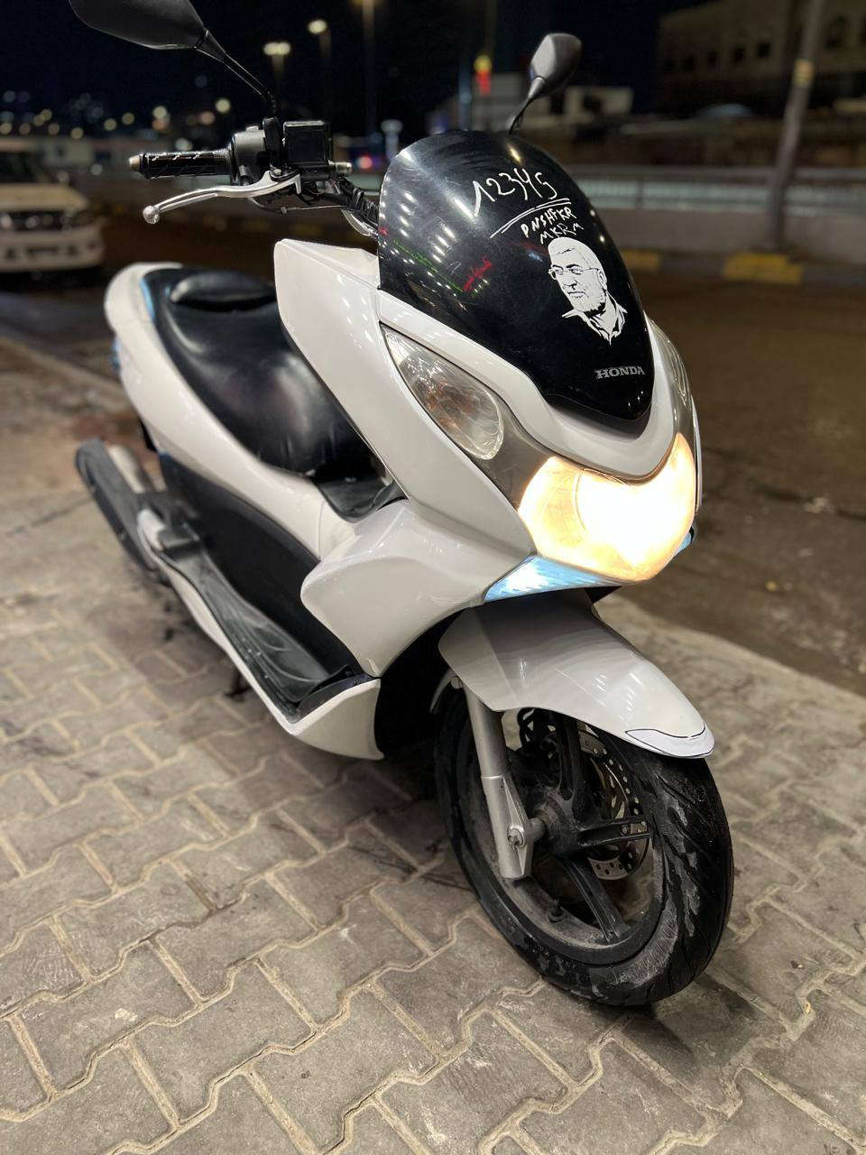 دراجه pcx ياباني جيل لول جديده مال رمبه نوزل خطين مكينه ناعمه ستان كهربائي  كفرات اصليه شلعه معدل دراجه جديده اي نقص مابيها مكفوله السعر مليون 350 الف  العنوان بغداد الكرخ رقم ***********
