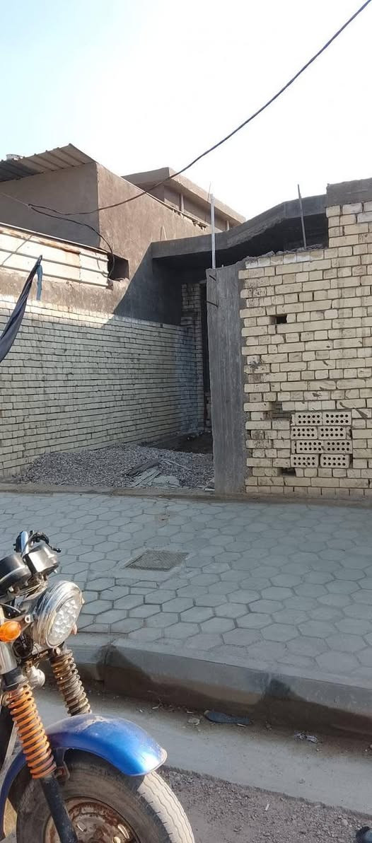 ‏بيت هيكل للبيع في منطقة  المزرعة حي الحسين مساحة 170      رقم ***********
