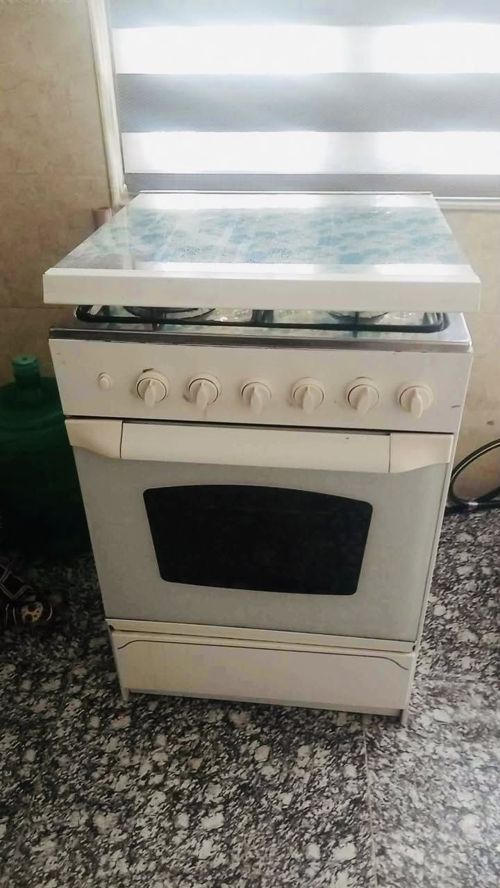 السلام عليكم طباخات الواحد ع 75 والمنضدي بـ20 وبيهن مجال مكاني كوت حي الجامعة
***********
