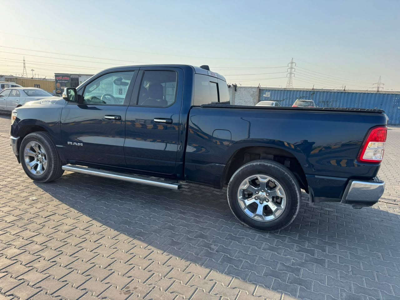 السلام عليكم سياره رام BIGHORN  هيمي 8 سلندر 5700 باب قصير   مديل 2020 بصره السياره بيها 3 قطع راجعات نفسهم ما بيها شي مبدل ع لبلاد السياره مكفوله من كير ومكينه السياره جاهزه من كلشي ما بيها نقص شي ماشيه 149Km  السياره حلوه مال جناي صوره الحادث موجوده بالمنشور 210$ وبيها مجال قليل  مكاني بصره قرب جسر المعارض 
***********
