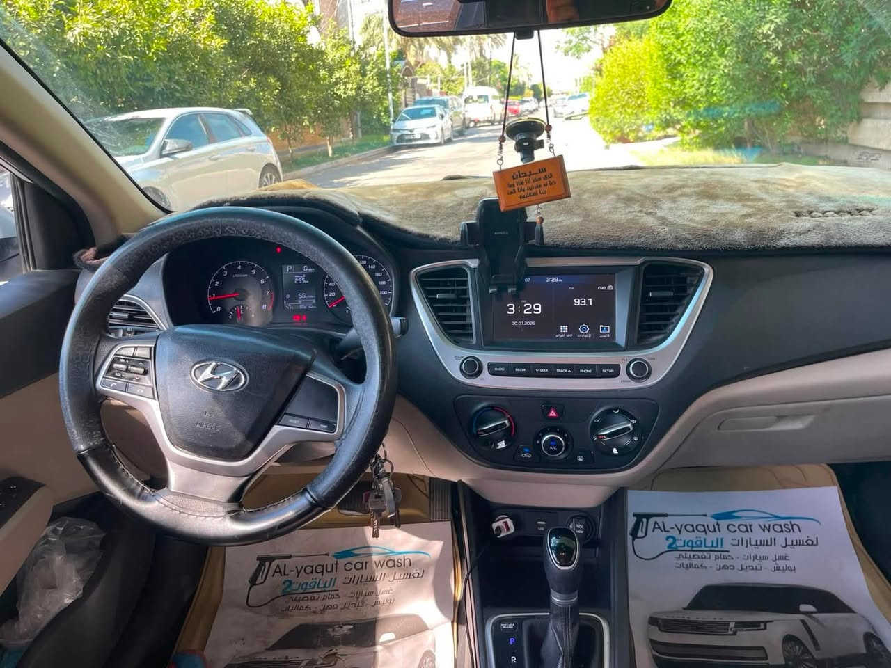 السلام عليكم للبيع هونداي اكسنت موديل 23 لون ابيض خليجي ماشيه 89 الف حقيقي باسمي تحويل ثاني يوم  الرقم دولي الجديد حجم المحرك 1600 دوش 
مواصفات تبريد قطعتين  
فتحه 
مري شفط 
حساس خلفي بلادي 
اي بي اس 
مانع انزلاق 
حساس اطارات 
تحكم ستيرن 
شاشه
السيارة بيه 3 قطع 2 صبغ بنيد وقبغ جنطه 
وجاملغ امامي ايسر ابيض بلادي السعر المطلوب 115 ورقه وبيه مجال 
مكاني بغداد / حي الجهاد 
للاتصال *********** ابو غيث
