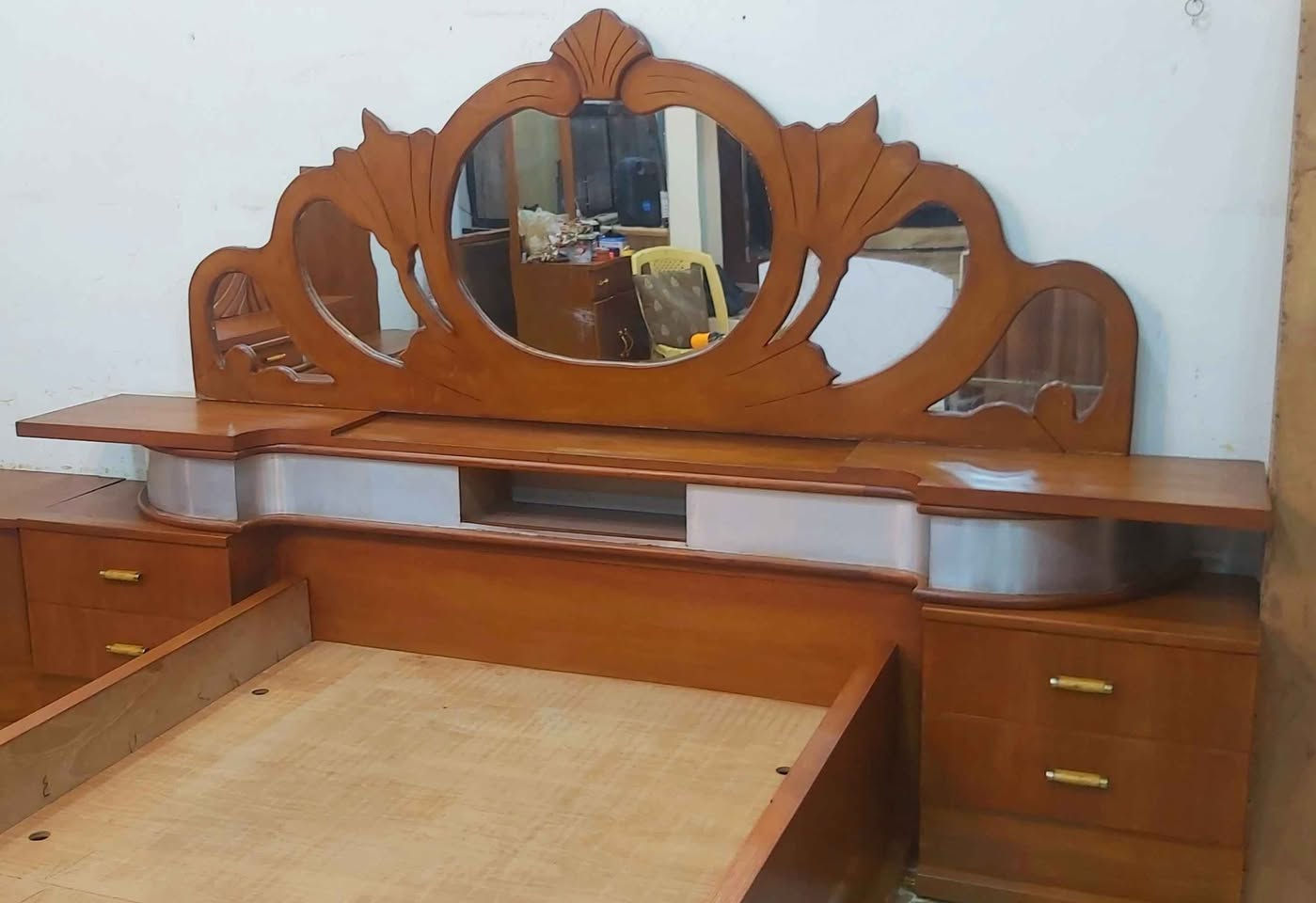 للبيع غرفة نوم صاج عراقي خشب درجة اولى السعر 550 وبي مجال 
*********** كركوك, العراق
