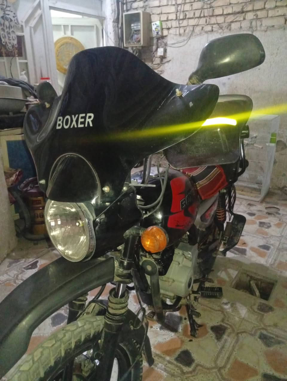 السلام عليكم دراجه بوكسر للبيع مديل 23 اوراق اصولي  الدراجه مجفته ستوني جفتةة الكهربائيات شغاله كله خير من الله نقصه بس باتري والسلف شغال جيب مصلح وافصحه بابي السعر 2 مليون وبيه مجال مكاني العماره حي المعلمين الجديدد
 تواصل ***********
