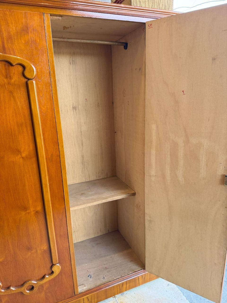 _للبيع💪
السلام عليكم🫡
عرض خاص ومغري بس 250 الف قفل 🔒
توفر لدينا من جديد كنتور 5ابواب  شغل درجه اولى🌿 5ملم توصي نقش  شرط نظافه 💯💯
للاستفسار وتساب *********** مباشر🆕 ***********🆕
ومستعدون لشراء الغرف النوم المستعمله و الكناتير ✅
