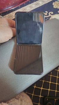 تليفون معروض للبيع اللي حاب يتواصل على رقم الواتساب07703452239