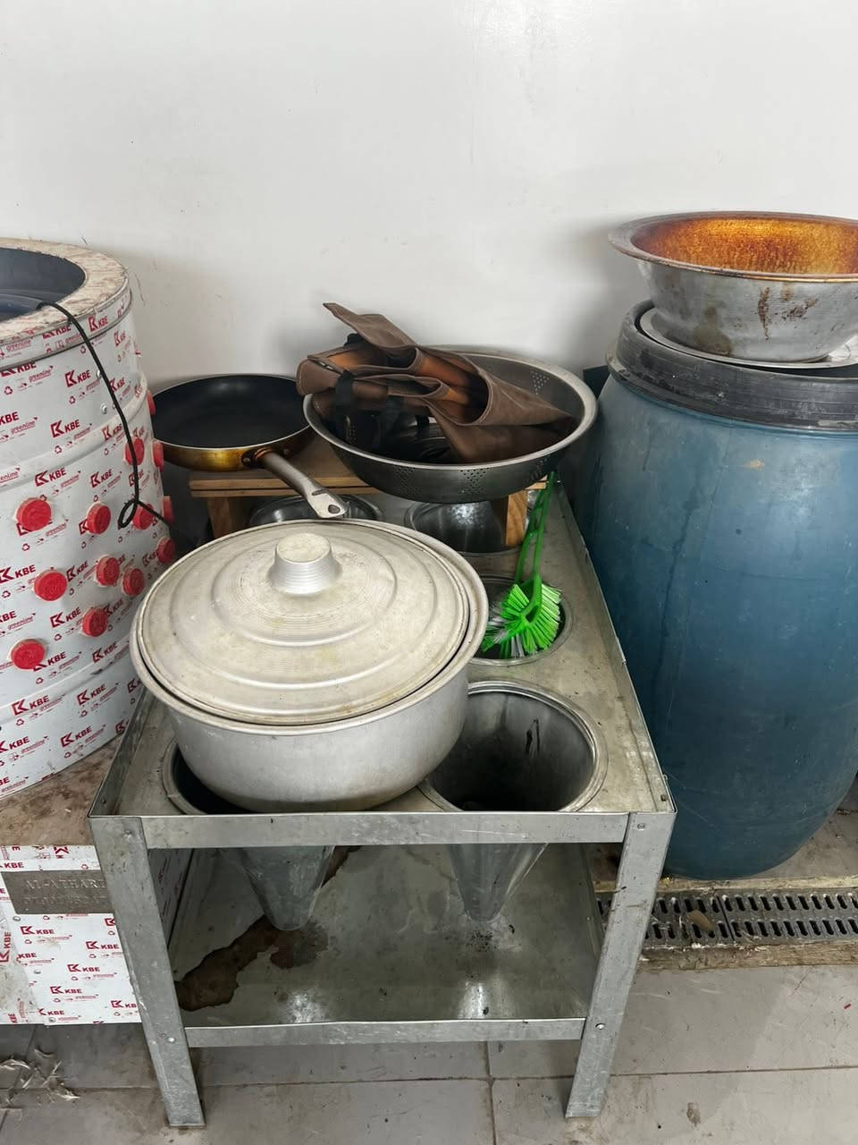 اغراض للبيع 
استعمال شهرين نظيفة جدا 
الهاتف /   ***********
