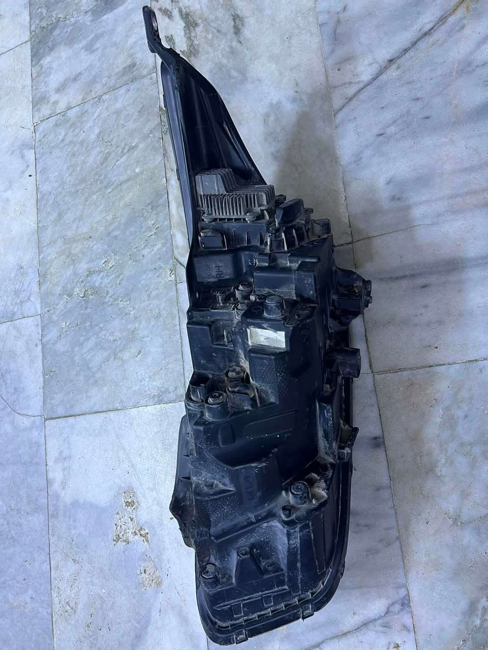السلام عليكم
لايتات سيراتو GT اصلي وكالة موديل 24 للبيع الضرر فقط جام الايت والضهر شرط الفحص 
السعر 350 وبيهن مجال
***********
***********
