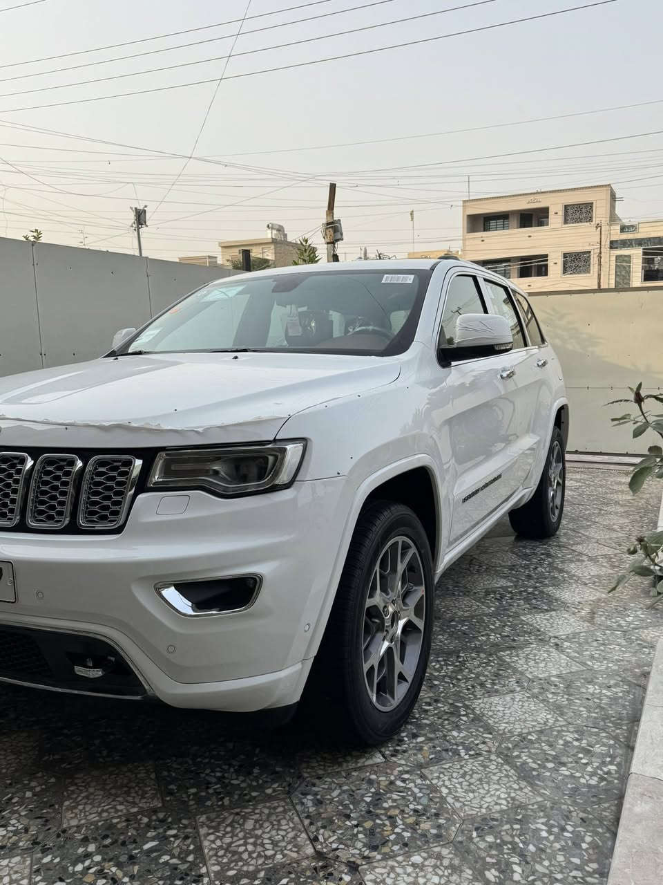 السلام عليكم
جيب كراند شيروكي فئه الاوفر لاند (OVERLAND)   موديل 2021

اعلا مواصفات خليجية وكاله هارلم ماشيه 70 ميل  

المواصفات فول 1/1 مع

 رادارات جانبية وخلفي ونظام المنطقة العمياء 

ثلاثة 3 شاشات مع دي فيدي قرص عرض فديو 

جكات امامية وخلفية

تدفئة وتبريد الكشنات 

وداخل جلد مشمشي او قرميدي المرغوب بصمة وتشغيل عن بعد 

وبانوراما وحساسات 

وبقية المواصفات المعروفة

السيارة خاصعة للفحص والسونار من قبل مركز بدي كار   يعني بيها تقرير شامل من ناحيه الصبغ والبارد والتبديل والكيلو متر والعقول والگير والمحرك وباقي التفاصيل 

ضمانها من هي وزيرو كل خدماتها بوكالة هارلم للاستفسار الاتصال

***********
