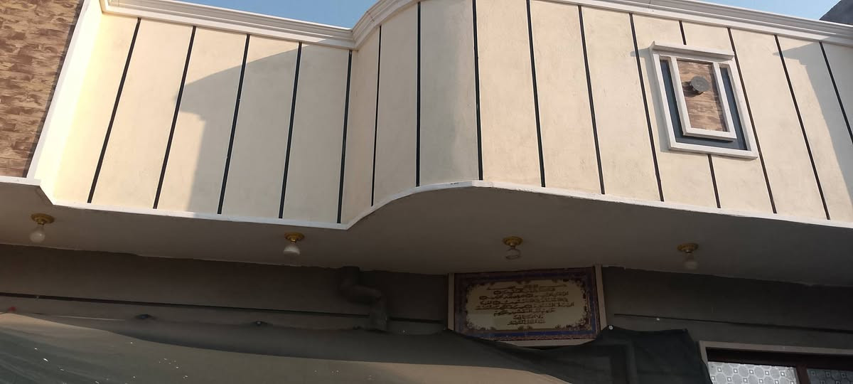 منزل لبيع بهرز الدواسر شارع الدفاعي مساحة 180يتكون من استقبال 7متر مطبخ 4/4 صاله 3/4غرفه نوم 5/4
طرمه صحيات داخليه وخارجيه وحديقه 
جميع الخدمات تبليط مجاري 
السعر 68وبيه مجال للاستفسار الاتصال على هذا الرقم ‏‪***********‬‏
