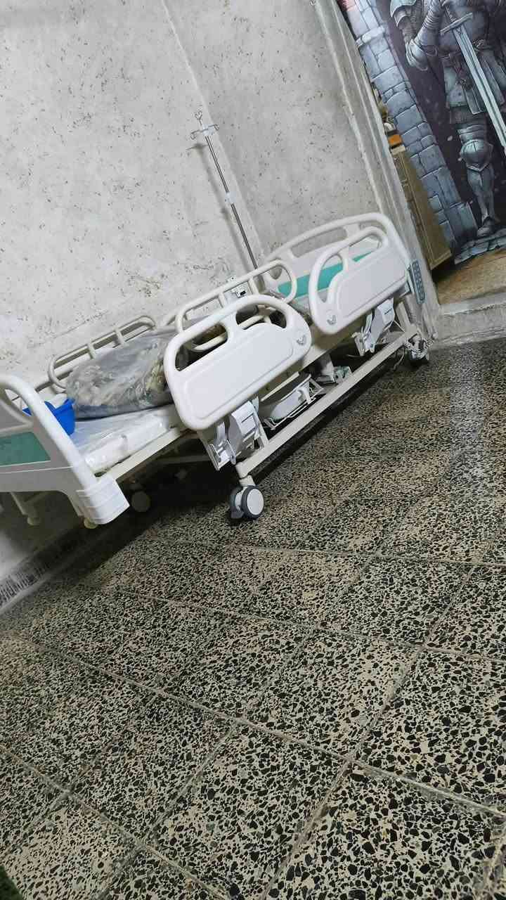 للبيع سرير طبي كهربائي خمس حركات
مستعمل لمدة شهرين فقط، بحالة ممتازة جدًا
خمس حركات كهربائية 
تعمل بكفاءة
مع فراش خاص لمنع تقرحات الفراش
مناسب للاستخدام المنزلي والمستشفيات ورعاية المرضى
السعر: 850,000 دينار عراقي
للاستفسار أو التواصل، يرجى مراسلتي على الخاص
***********
