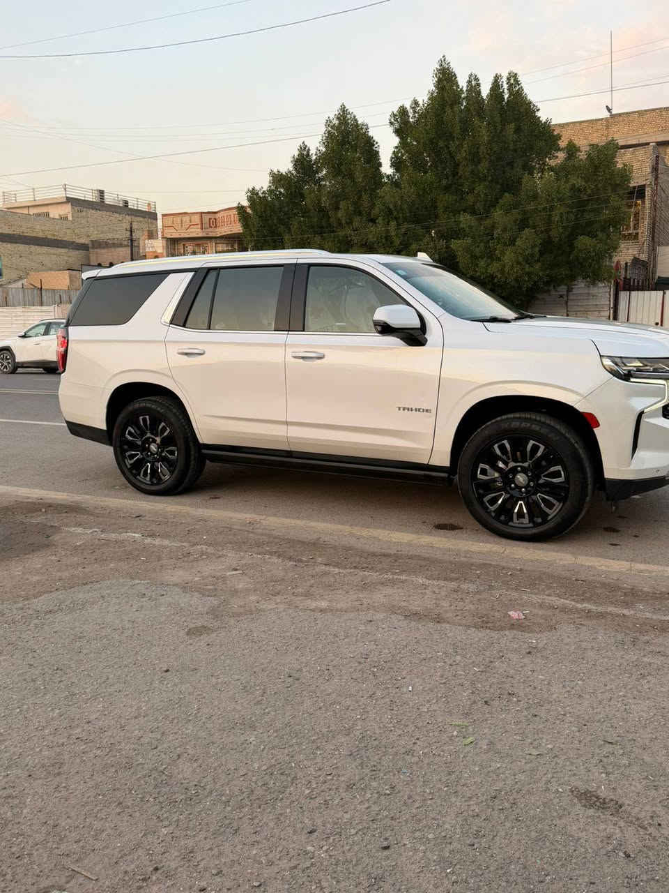 سلام عليكم 
تاهو 2021 هاي كانتري أعلى مواصفات بلتاهو 
ماشية 77 الف 
فول مواصفات 
السيارة بيها قطع صبغ ابيع عام 
السعر 340 ورقة
العنوان بغداد 
رقم الهاتف 
***********
