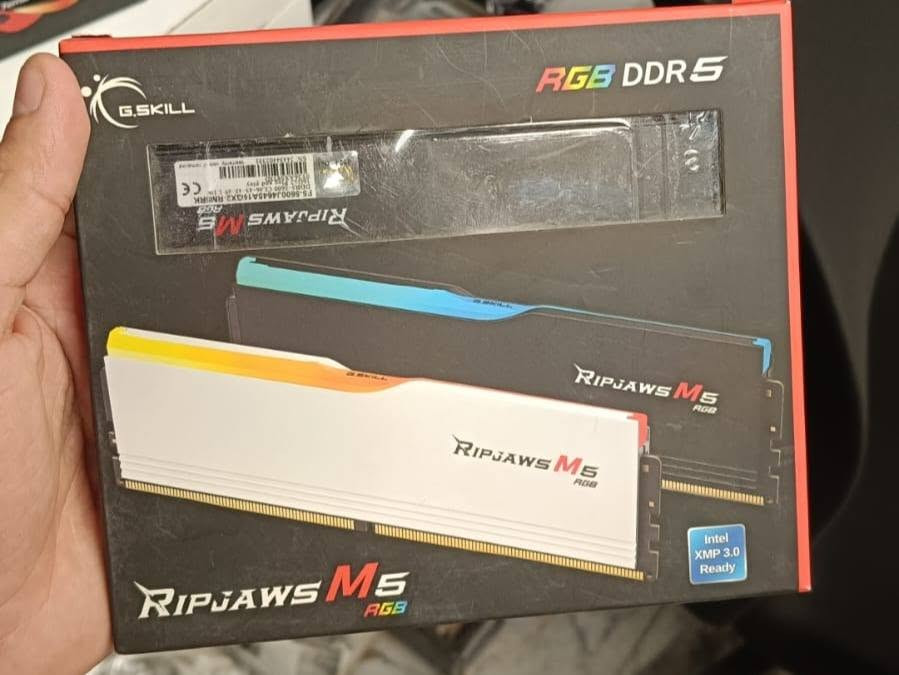 متوفر رامات ddr5 جديد
TEAMGROUP T-Force Delta RGB DDR5 Ram 16GB (2×8GB) 5600MHz CL38 black

سعرهن 350 الف ...

G.SKILL G.Skill Ripjaws M5 RGB 32 GB (16 GB x2) DDR5 5600MHz white

سعرهن 500 الف ...

القطع كلهن جديدات و بيهن ضمان.


**إذا كنت صاحب هذا الإعلان وتريد حذفه لأي سبب، رجاءا أرسل رسالة إلى الدعم الفني**