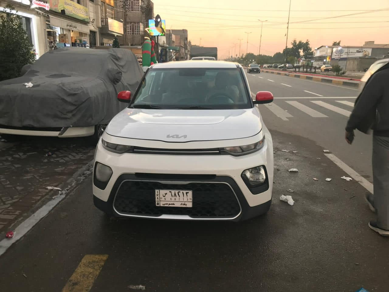 سلام عليكم كيا صول موديل2022ماشيه24ميل حادثها بنيد مبدل بدون دواخل كير ومحرك وصدر كله مكفول سياره جديده جدا المكان الشعب حي سومر شارع المدرس الرقم ***********
