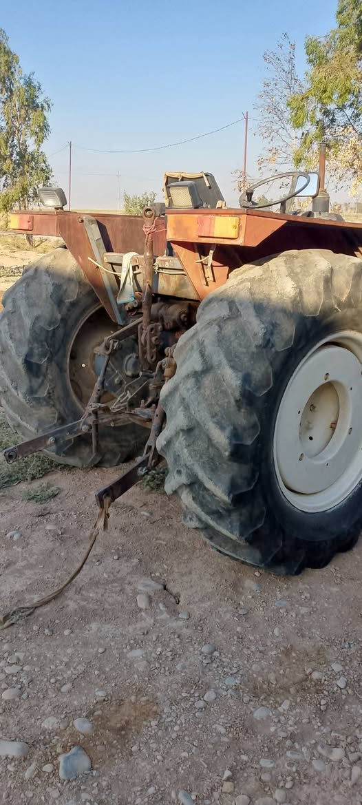 مكينة عنتر زيتور للبيع شغالة نكرة سلف ستيرن بور تايرات نظاف الملحقات دسك 16 صاج ألماني مع فدان البير تركي حجم 10 مع خرماشة مع ديجر صغير وديجر كبير المكان محافظة واسط قضاء بدرة للاستفسار الاتصال على الرقم ***********
