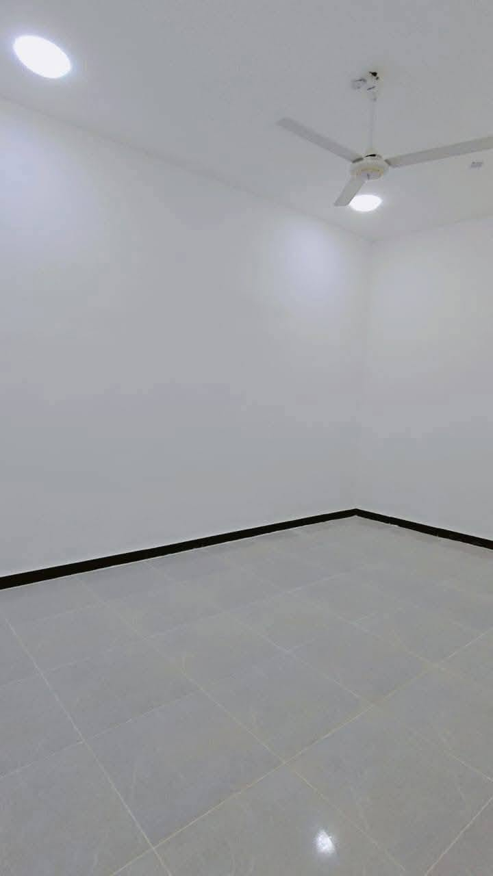اسعد الله اوقاتكم بكل خير 🔷 احبتي الكرام دارين سكن البيع البيت مساحته 150متر 
موقع البصره ابو الخصيب كوت ثويني 50متر عان شارع كوت ثويني 
كل بيت يحتوي علئ 
2غرف منام 
صاله
مطبخ 
ديوان 
صحيت داخلي وخارجي 🛑 
نوع العقار طابو زراعي عراقي وكاله ونسخه من الطابو ◼️ 
وسعر البيت الواحد 90اوبي مجال 💸 الستفسار والنصال علئ***********
***********
