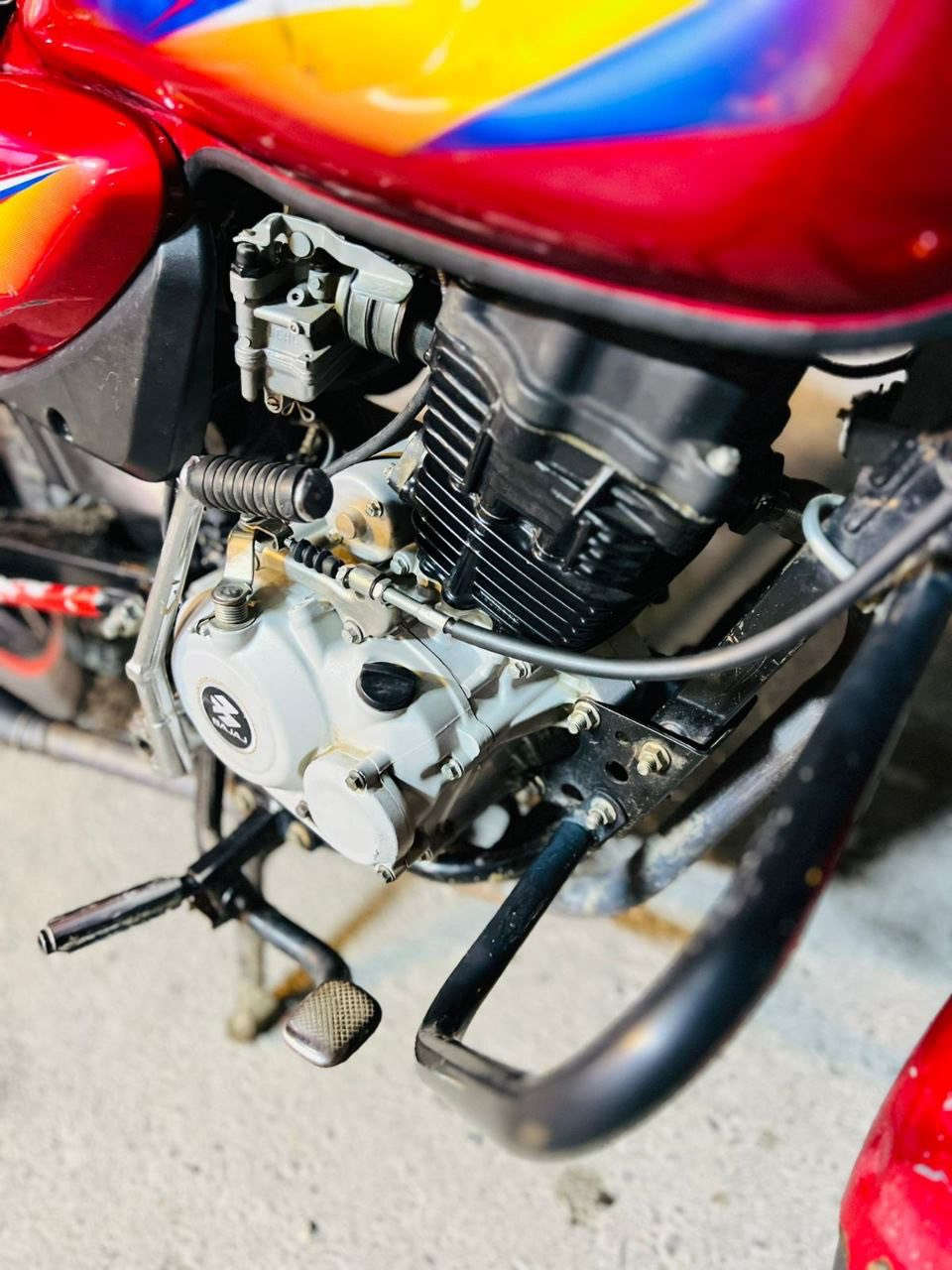 السلام عليكم /
دراجه بوكسر للبيع / موديل 2021
  / نضافه ٩٠ % / تجي تشوف بعينك
اوراقهه اصورليه كامله باسمي باركود /
اني ماشي بالمعامله واصله للهزه /
 مدفوعه غرامات وسرقات/
كل عشره ايام ابدللهة دهـن الله شاهد علي/
مجفته مره وحده شركه وبعد بيهه ضمان ٦ اشهر اي شي يصير بالمكينه يتصلح مجاني لان بعدهـي بضمان تجفيت الشركه /صوتهه كلش ناعم
مكاني /بغداد الرأسه / جامع الامام علي 
السعر: مليون وبيهه مجال 

للتواصل فقط واتساب ((.   ***********.   ))
