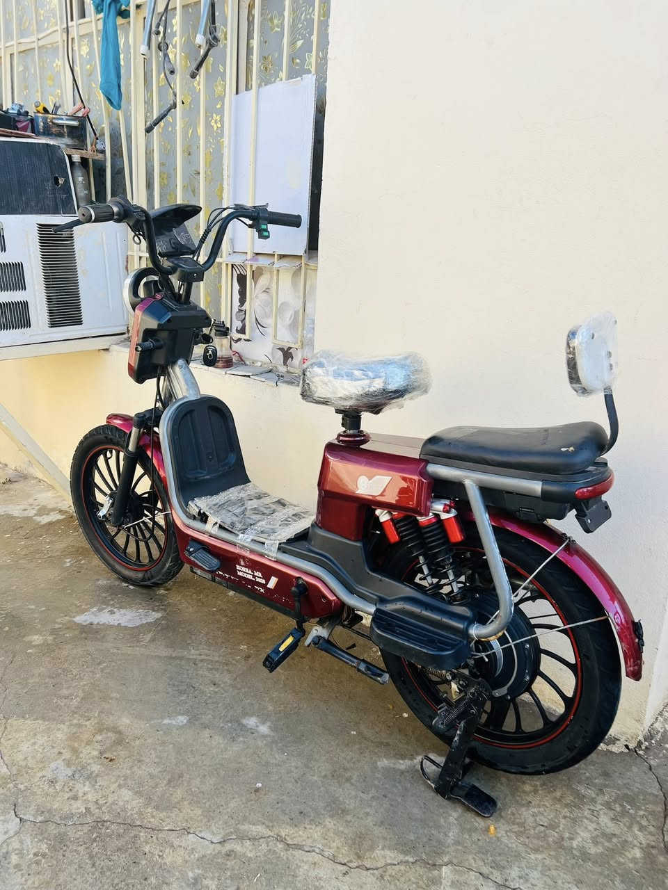 سلام عليكم دراجات شحن للبيع  موديال ٢٠٢٥ الدراجات خير من الله انضاف الكهربايات شغاله كامله ابلاتوث  ٥بطاريات كبار  دراجه فول  سعر الوحده ٢٠٠ مكاني ديالي بعقوبه التحرير  الستفسار اتصال برقم ***********
