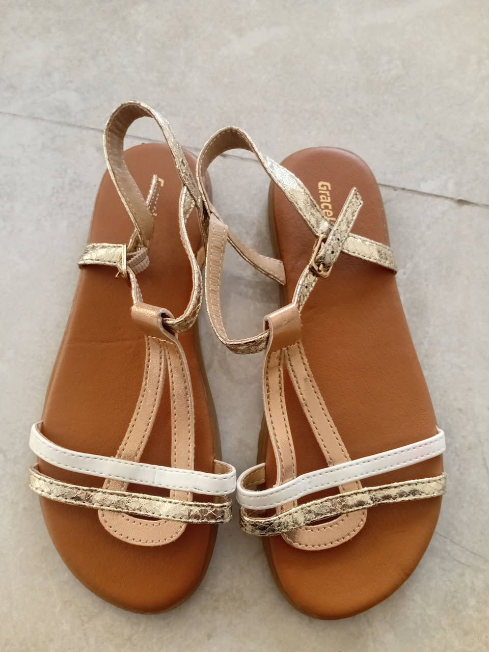 السلام عليكم 
احذيه مستورد اوربي جديد 
كل قطعه الها سعر واسعار مناسبه 
يوجد توصيل لكل المحافظات


**إذا كنت صاحب هذا الإعلان وتريد حذفه لأي سبب، رجاءا أرسل رسالة إلى الدعم الفني**