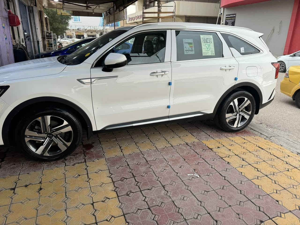 السلام عليكم للبيع سورنتو خليجي موديل2021 رقم بغداد مكفول كفاله عامه 
جديدة بمعنى الكلمة

مواصفات 
بصمه تشغيل
بصمه ابواب
كشنات كهرباء السايق والبصفه 
محرك 6 اسلندر 
تبريد ثلاث قطع
سبعه راكب
كير ماوس 
كامرة خلفيه دواره
4انظمه قيادة  
جنطه شفط
مري شفط
إنارة داخليه 
بردات خليفه.
شاحن 
حساس امامي
حساس خلفي
هاند بريك بصمة و اوتو هولد 
سبير منازل  
اوباقي مواصفات معروفه. 
السعر (260) ورقه $وبيها مجال. 
اللاستفسار اتصل على الرقم ***********
مكان السماوة
