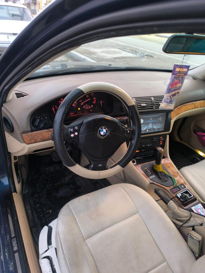 سياره BMW صقر اللون نيلي   موديل 1997 محدثه مويل 2000M محرك 6 سلندر مسكر فانوس محرك جديد السياره مصبوغه عام للجماليه بدون ضربه سنويتها تنتهي بشهر التاسع سنة 2026 المواصفات 
تحكم استيرن 
تبريد قطعتين 
فتحه بالسقف
ستيرن كهربائي 
كشنات جلد 
لو الداخلي عسلي 
السعر 85 ورقه وبيها مجال قليل السياره موجوده في محافظة البصره منطقة القبله للتواصل الاتصال على الرقم 
***********
