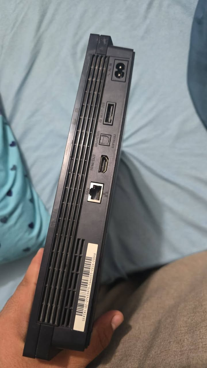 بلي 3سلمب مهكر بس بي مشكله بل HDMI يعلك ابيعه الك عاطل وجميع ملحقاته موجوده ويا هارد بي ٢٥ لعبه شغاله ٢٥ مكركه يعني ما تشتغل رايده ب ٨٠ وبي مجال ***********
