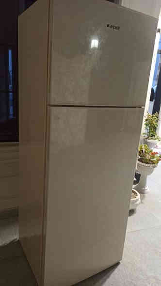 ثلاجة للبيع نظيف جدا..للمعلومات اتصال***********
