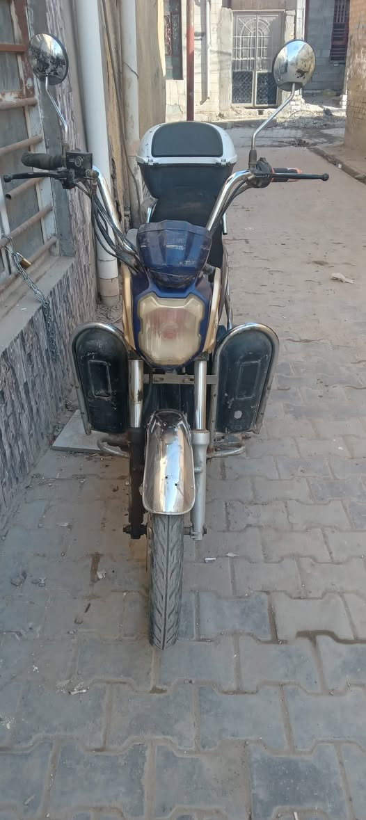 السلام عليكم دراجة شحن هارلي نضيفه مابيه نقص ماعدا الاشاره الاماميه مامشدوده كهرباءيات كله شغاله سويج٢ بصمه ٢ جنطه ام القفل بطاريات بحاله جيده شاحنه الاصليه السعر ٣٧٥ مع الجنطه بدون جنطه ٣٥٠ والشراي يجي يفحصه مكاني المحموديه هاتف ***********
