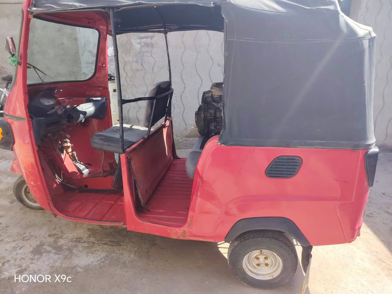 بياجو موديل 2020 اوراق كامله شرط الترقيم كبل لشارع باتري جديد كابريتر جديد سلف جديد محرك تجفيت جديد بعده عله السحك السعر مليونين 2000 عنوان ديالئ  للستفسار اتصل  ***********
